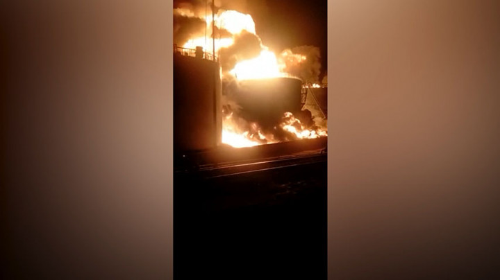 Rusia Ledakkan Depot Minyak di Kota Vasylkiv Ukraina