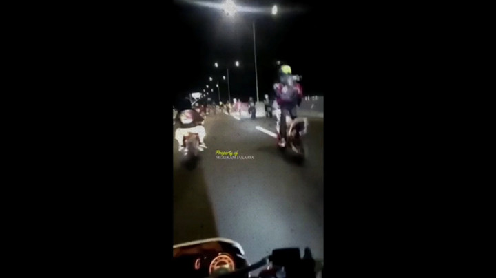 Membahayakan! Puluhan Pemotor Nekat Masuk Tol Kelapa Gading-Pulo Gebang