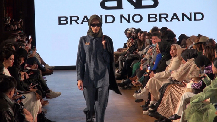 Ajang Paris Fashion Week Ramai Dibicarakan di Media Sosial, Ada Apa?