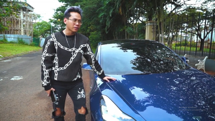 Mobil Tesla Rp1,5 Miliar Milik Indra Kenz Resmi Disita Polisi