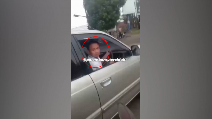 Viral! Pengemudi Mobil di Palembang Kabur Usai Isi Bensin