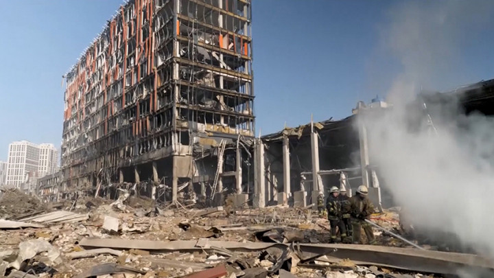 Rusia Serang Pusat Perbelanjaan di Kyiv, 8 Orang Meninggal