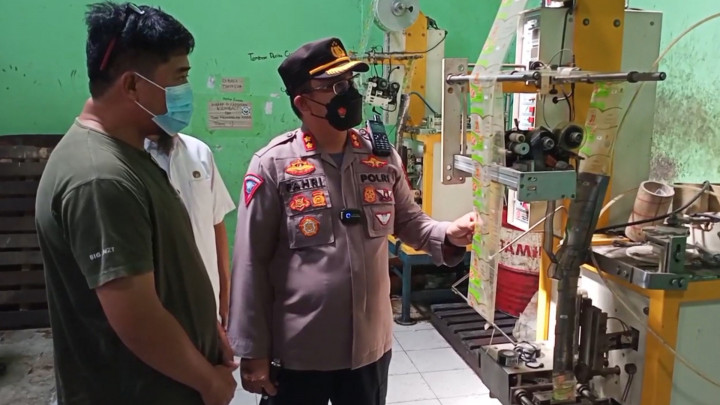 Minyak Goreng Curah Berkemas Premium, Polres Cirebon Usut Pemilik Agen