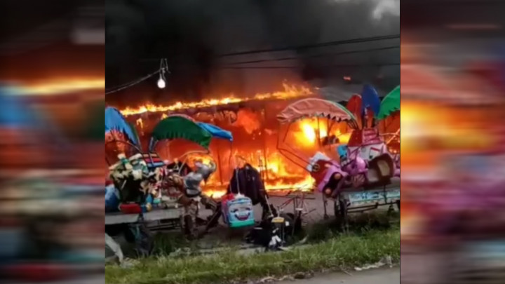 Puluhan Kios Baju di Pasar Komplek Garuda Teluknaga Tangerang Ludes Terbakar