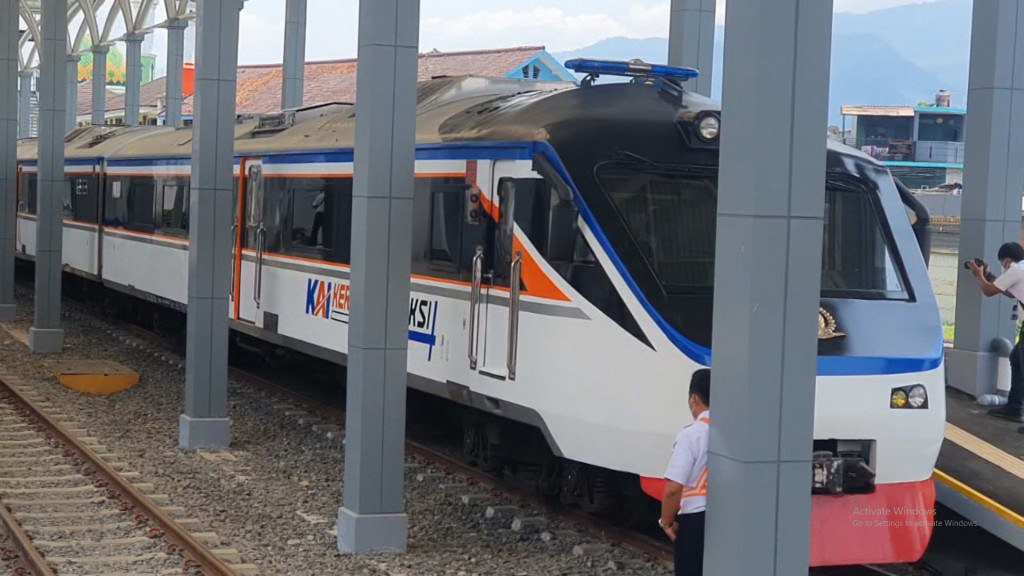 Usai 40 Tahun Vakum, KAI Resmi Buka Kembali Rute Cibatu-Garut