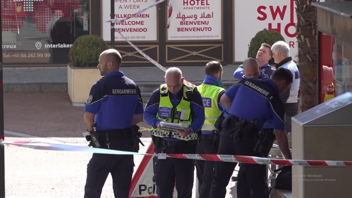 Ngeri! Satu Keluarga Jatuh dari Lantai 7 Apartemen