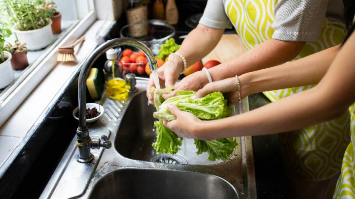 Anti Pestisida! Disinfeksi Buah dan Sayuran dengan 3 Bahan Ini