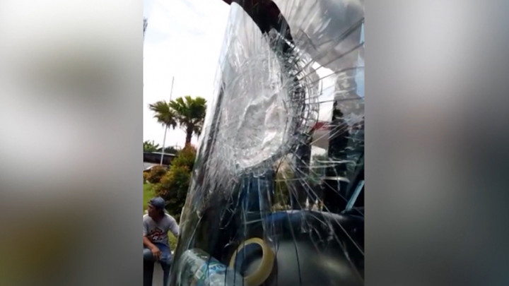 Begini Kondisi Bus Suporter PSS Sleman yang Dilempari Batu