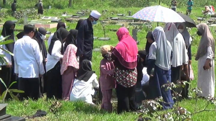 Jelang Ramadan dan Pelonggaran Aktivitas, Ziarah Kubur  Mulai Ramai Kembali