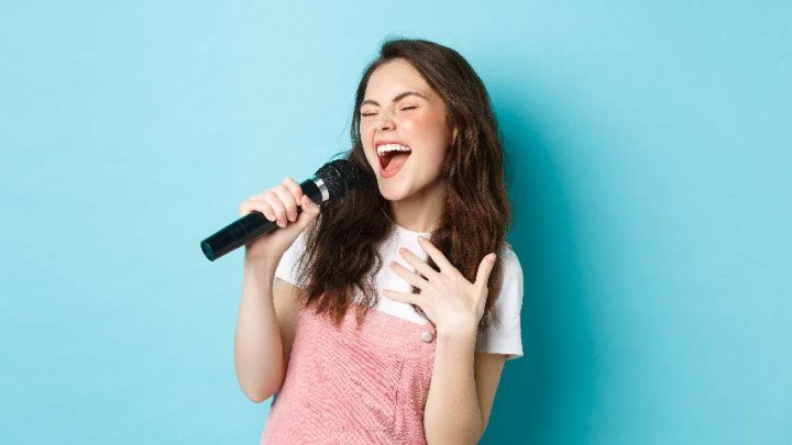 Tingkatkan Kualitas Suara dengan Minuman Alami