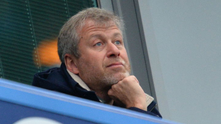 Diduga Diracuni, Abramovich Alami Peradangan Mata dan Kulit Terkelupas