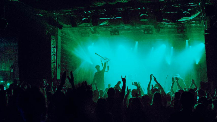 Ingin Nonton Konser Offline Tapi Masih Pandemi? Ikuti Tips Ini