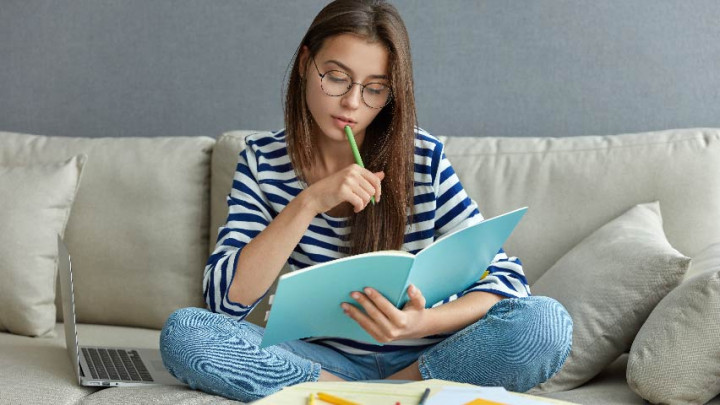 Atasi Rasa Malas Belajar, Jangan Scroll Medsos!