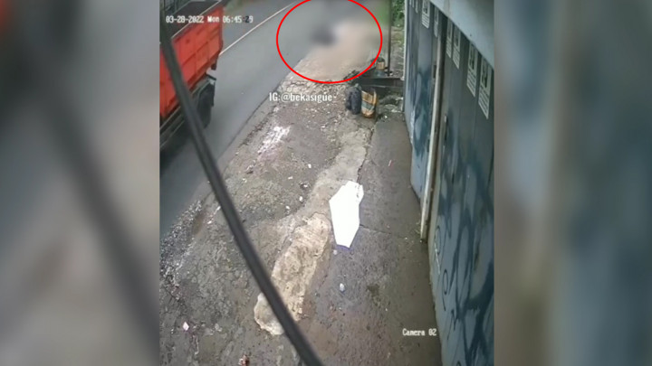 Detik-detik Pengendara Motor di Bekasi Tewas Terlindas Truk Sampah