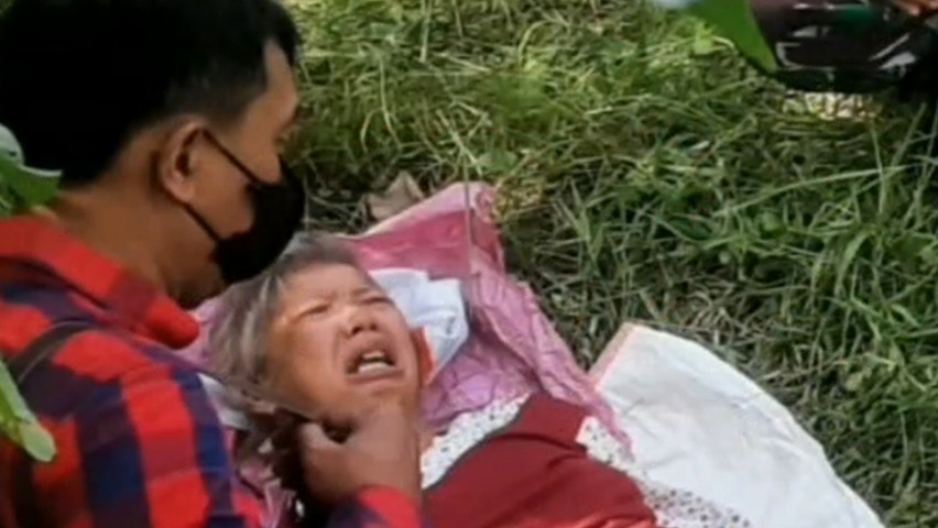 Miris, Seorang Nenek dalam Kondisi Renta Dibuang di Pinggir Jalan