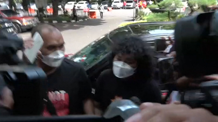 Diperiksa Soal Pembelian Konten Dea OnlyFans, Marshel Widianto Bungkam Setibanya di Polda Metro Jaya