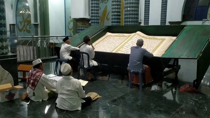 Tadarus Al-quran Raksasa di Masjid Agung Baiturrahman Banyuwangi