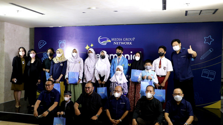 Media Group Network Beri 64 Beasiswa untuk Anak Karyawan Berprestasi
