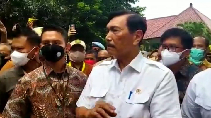 Menko Luhut dan BEM UI Berdebat Soal Big Data