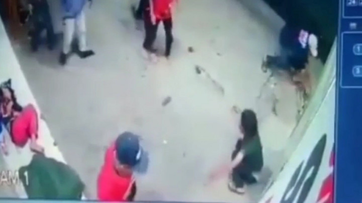 Viral Pengeroyokan Remaja, Pelaku Lempar Batu Besar ke Korban Secara Bergantian