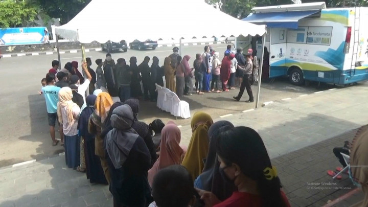 Dua Pekan Jelang Lebaran, Warga Lebak Antusias Tukar Uang Baru