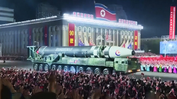 Gelar Parade Militer, Korut Pamerkan Rudal Antarbenua Hwasong-17