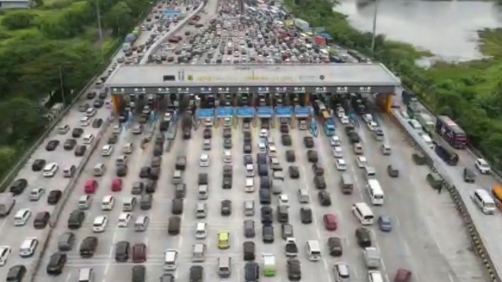 Pantauan Udara Kemacetan Parah di Tol Jakarta-Cikampek