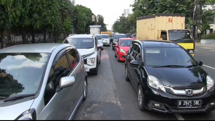 Imbas One Way Tol Cikampek, Jalur Arteri Kalimalang Macet Parah