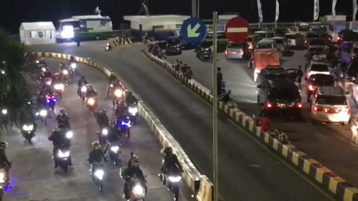 Ratusan Pemudik Tiba di Pelabuhan Merak