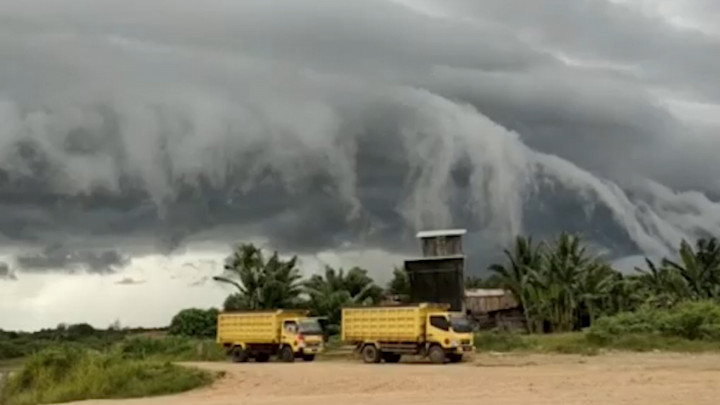 Fenomena Awan Arcus di Kalimantan Timur