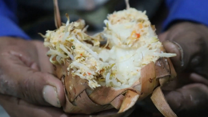 Mengenal Tradisi Kupat Jembut yang Jadi Rebutan Anak-anak di Semarang