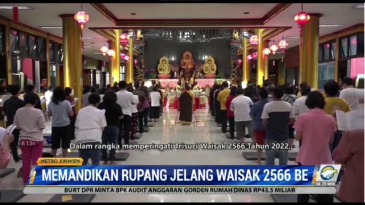 Bersih - bersih Rupang di Vihara Avalokitesvara Graha