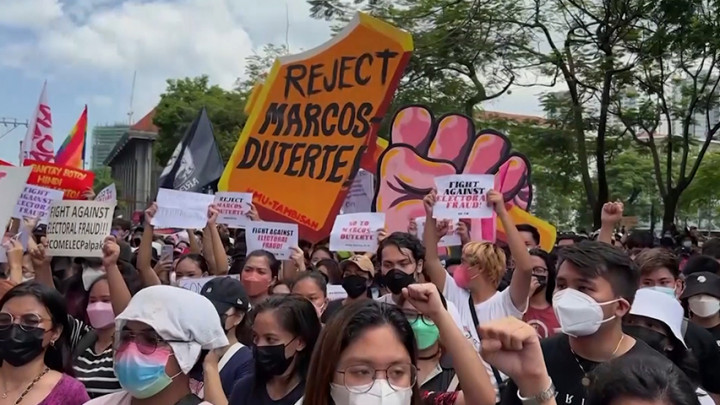 Ribuan Warga Filipina Datangi Kantor Komisi Pemilihan Protes Kemenangan Marcos Jr
