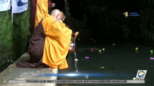 Ritual Pengambilan Air Suci Waisak di Umbul Jumprit Temanggung