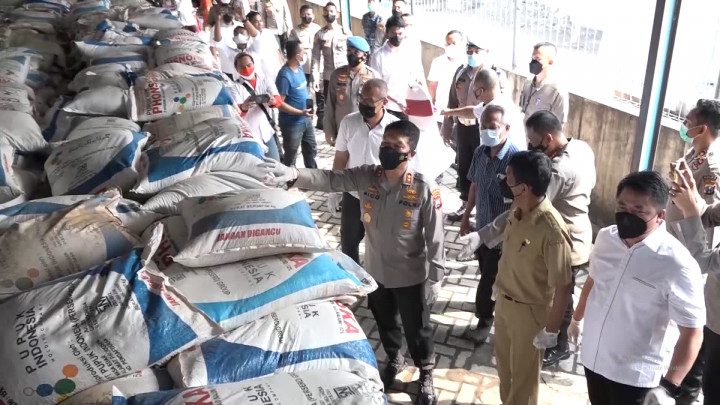 Ganti Kemasan Pupuk Subsidi, Penimbun di Jatim Raup Untung hingga Rp500 Juta