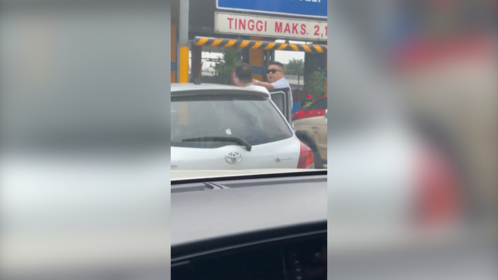 Viral! Aksi Arogan Pengemudi Pajero di Pintu Tol