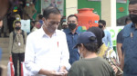 Presiden Jokowi Bagikan Bansos dan Tinjau Penyaluran BLT Minyak Goreng