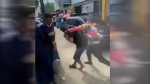 Diduga Tak Diberi Jalan, WNA Ngamuk Pukul Pengendara Mobil di Palembang