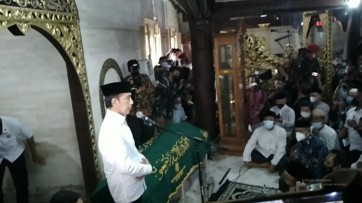 Presiden Joko Widodo Ikut Salatkan Jenazah Buya Syafii