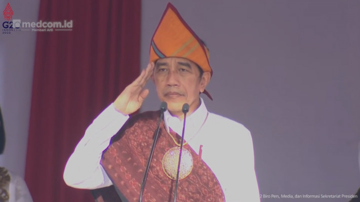 Pimpin Upacara Hari Lahir Pancasila di NTT, Jokowi Kenakan Baju Adat Ende
