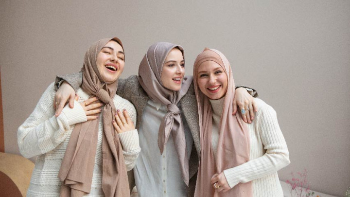 6 Tips Rambut Tetap Wangi Meski Berhijab