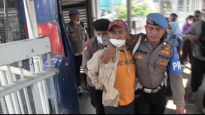 Pencopet Bersenjata Tajam JPO Transjakarta Semanggi Berhasil Diamankan Polisi