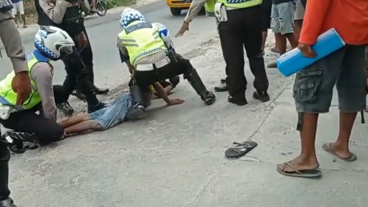 Warga Kupang Bawa Senjata Tajam saat Operasi Patuh