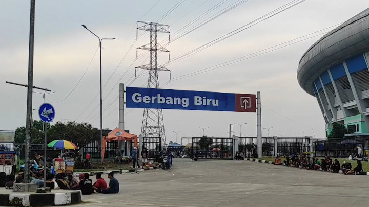 Jelang Laga Persib vs Persebaya, Ribuan Bonek Mulai Padati Stadion Gelora Bandung Lautan Api