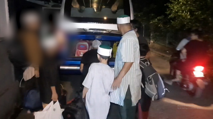 Usai Atribut Markas Dicopot, Ratusan Santri Khilafatul Muslimin Dipulangkan