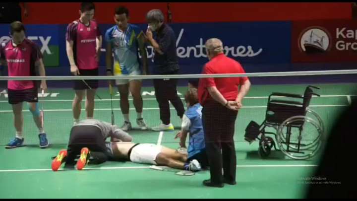 Momen Pelatih Malaysia Rexy Mainaky Menangis Peluk Yeremia Cedera