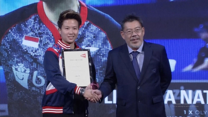 Liliyana Natsir Terima Penghargaan BWF Hall of Fame