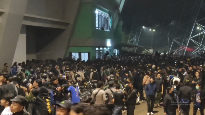 Ricuh, 2 Suporter Persib Meninggal Dunia saat Laga Persib vs Persebaya