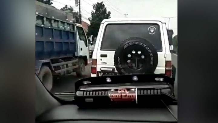 Mobil Pribadi Halangi Ambulans di Klaten Berakhir Damai