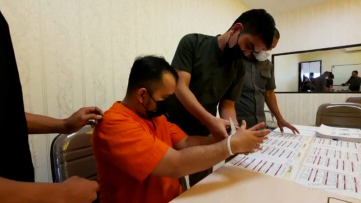 Demi Bermain Judi Online, Seorang Karyawan Bank Bobol Rekening Nasabah hingga Rp5 Miliar